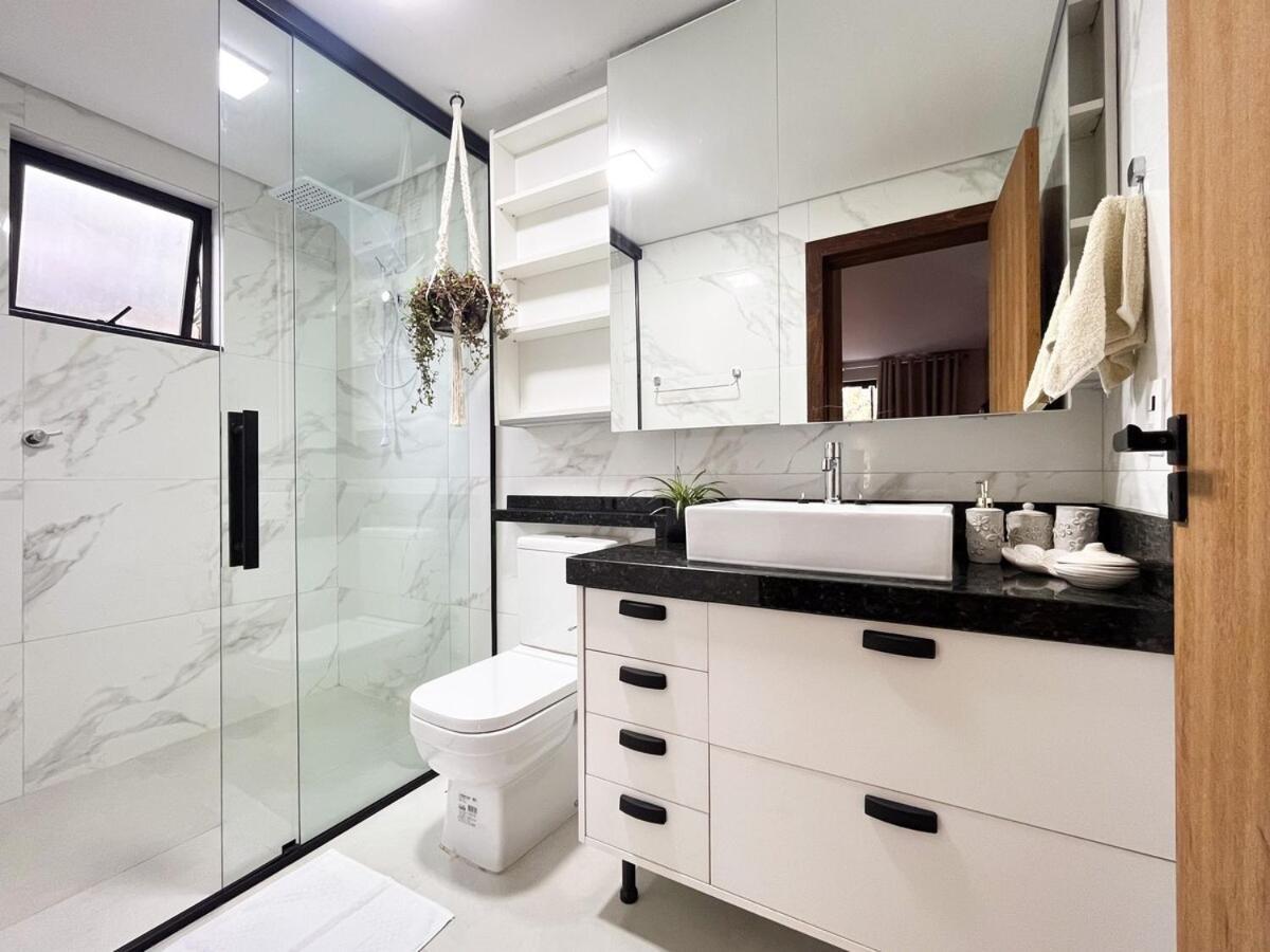 Casa Com Riacho Em Ratones,