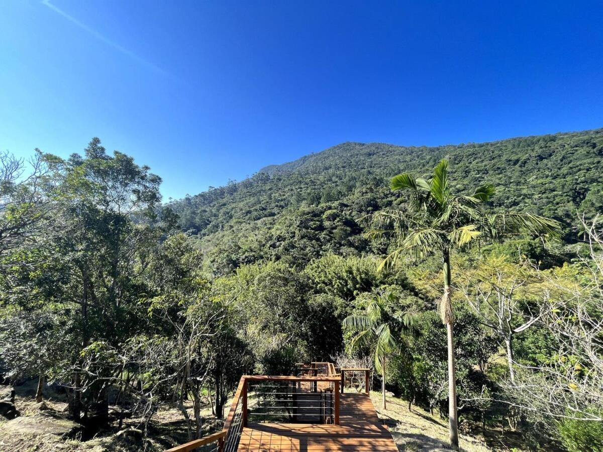Casa Com Riacho Em Ratones,